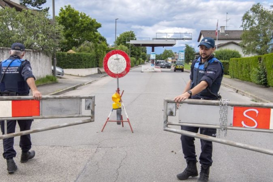 LA SLOVAQUIE MENE DES CONTRÔLES ROUTIERS POUR TENTER DE FREINER LA MIGRATION 